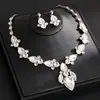 Set de Collar y Aretes Colgantes de Diamante Ovalados Forma de Gota de Agua Retro Nicho Versátil Cadena para Clavícula Lujo Ligero Collar de Gama Alta