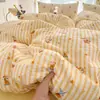 Clase a Hilo de doble capa Algodón puro Juego de cuatro piezas para cama Algodón lavado para cama Sábanas Cubre edredón Verano Dormitorio de estudiante Juego de tres piezas 4