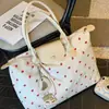 Bolsa tote feminina leve de alta qualidade, minimalista e com estampa de bolinhas rosa fresco, perfeita para o trajeto diário, uso cotidiano e estilo versátil, com grande capacidade e alça de ombro única
