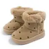 Nuevas botas cortas de invierno para niñas con forro polar, botas de nieve gruesas y cálidas para niños, zapatos de algodón cálidos de lunares para niñas, zapatos para bebés