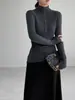 Suéter tejido versátil de cuello medio alto para mujer Jiangzuo, entallado a la cintura para otoño e invierno, corte ajustado, diseño irregular, A112