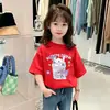 Camiseta de Algodão Puro de Manga Curta para Meninas Verão 2026 Novo Estilo Estampa de Desenho Animado Moda Infantil Versátil Camiseta de Meia Manga