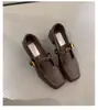 Zapatos Slip-On Elegantes de Diseño de Nicho de Corte Bajo 2026 Nuevos Zapatos Slip-On de Moda con Tacón Cuadrado para Mujeres Bajitas que las Hacen Ver Más Altas