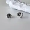 Pendientes de Flor de Rosa Estilo Dulce Fresco de Lujo Ligero para Mujer, Exquisitos Minimizalistas de Gama Alta con Cierre de Pinza de Plata, Accesorios de Oreja de Moda Versátiles de Nicho