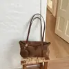 Bolsa de mão de camurça estilo retrô outono/inverno transfronteiriça, de nicho, para mulheres, nova coleção 2026, bolsa de ombro versátil para o dia a dia