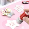 Xin Guo tarjeta de tema de estrella de cinco puntas tarjeta de recompensa para niños estrella de tema lenguaje de estrellas número cuerpo en inglés baile música estrella pintor
