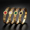 Pulseira europeia e americana retrô oca de diamante em aço titânio pulseira feminina de moda de alta qualidade pulseira de mola de aço inoxidável com algarismos romanos