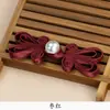 Novo Qipao Estilo Chinês com Botões Tradicionais, Cauda Longa, Orelhas de Coelho, Pingentes de Pérola, Botões Tecidos Feitos à Mão, Acessórios Hanfu, Estilo Nacional