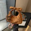 Bolsa plisada de alta gama con forma de nube para mujer, nueva colección 2026, bolso cruzado de lunares, moderno estilo coreano, bolso de hombro único