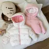 Abrigo de Algodón para Niños 2026 Invierno Cálido Engrosado Elegante Chaqueta de Algodón para Bebés con Forro de Felpa Atuendo de Otoño para Niñas