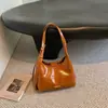 Bolso Cruzado de Cuero con Cera de Aceite Estilo Retro de Nicho para Mujer 2026 Nuevo Diseño con Sentido de la Moda para Viajar a Diario Bolso de Mano para el Brazo