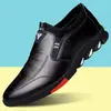 Novos sapatos masculinos de couro, couro macio casual, respiráveis, resistentes ao desgaste, antiderrapantes, sola macia, leves, sapatos sociais slip-on