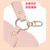 Espejo de cuero grueso en stock con gancho para colgar, se puede usar como accesorio de bolso, espejo de maquillaje redondo de cuero de color sólido, personalizable