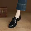 Nuevos Zapatos de Cuero Pequeños Estilo Británico Retro Primavera y Otoño 2025 Zapatos de Tacón Grueso de Una Sola Capa para Mujer Tallas Grandes 41-43 Mocasines Zapatos de Mujer