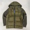 Diseño falso de dos piezas de CP Cross-Border COMPANY, con mangas separadas de punto acanalado y una chaqueta de algodón con capucha, en un estilo de moda urbana.
