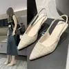 Sandálias chiques de salto alto estilo francês para mulheres, nova coleção de verão 2026, apresentando um salto fino, bico fino e design de calçar, disponíveis para dropshipping