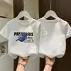 Nova Camiseta Infantil de Manga Curta com Estampa de Letras de Desenho para Meninos Jovens, Top Tendência e Fashion de Meia-Manga
