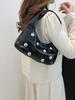 Bolso de mano con remaches de moda para mujer, primavera 2025, nuevo bolso cruzado, bolso de hombro personalizado, bolso de media luna para mujer.
