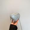Bolso Pequeño de Moda en Forma de Corazón 2024 Invierno Nuevo Elegante Bolso Cruzado de Celebridad de Internet Diseño Nicho Ins Bolso para Mujer Joven