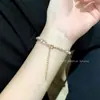 Pulsera de perlas de doble capa transfronteriza europea y americana para mujer, moda retro, diseño simple de personalidad, estilo frío, pulsera estilo Hong Kong