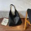 Bolsa de Ombro Única com Textura Trançada Moda Retrô Grande Capacidade Outono 2026 Nova Simples Cor Sólida Alta Aparência Bolsa de Axila Tendência