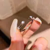 Anillo Abierto Geométrico de Circonita de Lujo Ligero Transfronterizo con Diseño Único, Anillo Minimalista para Dedo Índice, Accesorio de Mano Versátil y Elegante