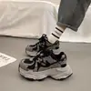 Zapatos Deportivos de Plataforma Gruesa Estilo Papá Populares para Mujer, Primavera y Otoño, que Aumentan la Altura para Personas Bajitas, Nuevo Modelo 2026, Tenis Casuales Versátiles Plateados
