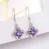Versión coreana de aretes largos de trébol de cuatro hojas de diamante morado para mujer, gancho para la oreja largo de circonita de diamante, aretes personalizados para estudiantes, joyería simple
