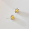 Brincos de Orquídea Frescos e Pequenos Estilo Mori para Mulheres Versátil Distinto Moda Luxo Leve Exquisite Simples Flor Dourada