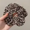 Scrunchie Color Block para Mulheres, Estilo Coreano, Vibe Preguiçosa, Cor Azul e Café, Estampa Retro de Alta Qualidade, Elástico para Rabo de Cavalo, Elástico para Coque