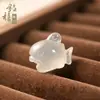 Collar de Calcedonia Blanca Natural de Alta Calidad con Colgante 3D de Ciervo, Gato y Mariposa de Ágata, Mismo Estilo que en Xiaohongshu, Colgante de Jade