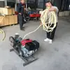 Suqian Máquina de sopro de cotovelo pequeno Máquina de massa de amendoim Máquina de haste oca frita montada em carro Equipamento de sopro granular de alimentação