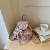 Mochila de mujer transfronteriza con patrón de diamantes lindo, nuevo diseño de solapa con cordón, mochila pequeña moderna y simple para el uso diario de los estudiantes