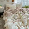Juego de ropa de cama de cuatro piezas de algodón puro Clase A, grado madre e hijo, sábana para dormir sin ropa y funda de edredón, juego de tres piezas con faldón de cama de estilo ins para dormitorio
