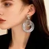 Brincos Longos de Círculo Grande Metal Retro Exagerado Estilo Europeu e Americano Brincos com Pingente Estilosos Brincos Populares para Mulheres