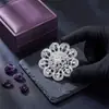 Moderna Broche de Girasol con Pedrería de Lujo Ligero Accesorio de Vestido de Mujer de Gama Alta Broche Versátil Pin para Traje