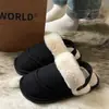 Chinelos de pelúcia femininos com sola confortável e acolchoada, apresentando design de calcanhar fechado, novo estilo outono/inverno 2026, perfeitos para usar em casa e se manter aquecida.