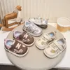 Sapatos casuais infantis, antiderrapantes, novo modelo outono 2026, tênis esportivos para meninas, com luzes, tênis versáteis para bebês e meninos
