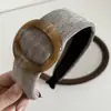 Diadema de Estilo Coreano Relajado Color Marrón Maillard de Ala Ancha con Vibras Vintage y Corona Alta para un Look Elegante