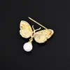 Broche de mariposa esmaltado bicolor, pasador de collar con perla en ala de goteo de aceite, broche de estilo chino para cheongsam, disponible para dropshipping