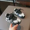 Zapatos para bebé en combinación de colores retro, zapatillas de malla ligeras y transpirables para niños pequeños, zapatos casuales versátiles de suela suave para bebés