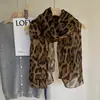Bufanda de Seda Estilo Chica Picante Estampado de Leopardo Retro para Mujer 2026 Nuevo Pura Pasión Delgada Decoración de Cuello Bufanda