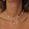Corrente Única e de Luxo Clavícula Pétala com Flor Banho de Cobre Estilo Chanel e Colar Dupla Camada com Pérolas para Mulheres