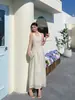 Vestido estilo francés con cuello halter para mujer, nuevo modelo de verano con bordado floral, vestido largo de línea A que ciñe la cintura, estilo vacacional, suave y adelgazante