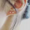 Pendientes de Trébol de Cuatro Hojas Incrustados de Diamantes Pequeños Mini Versátiles para Mujer Hierba de la Suerte Pendientes Pequeños Transparentes Exquisitos Pendientes para Dormir
