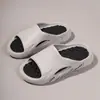 Sandalias deportivas sin cordones para hombre en verano.