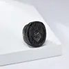Anillo Cruzado Retro de Acero de Titanio Europeo y Americano Transfronterizo para Hombres, Diseño Personalizado Corazón Cruz Mano Joyería de Mano
