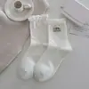 Meias rosa fofas femininas de cano médio estilo menina sem costura de algodão coração de desenho animado personalidade de vídeo meias longas para primavera e outono