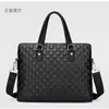 Fabricante Versão Coreana Bolsa para Comércio Exterior para Homens 2025 Nova Moda Bolsa de Mão Texturizada Ombro Único Transversal Estampada para Homens