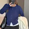 Cardigan de tricô de design nicho estilo coreano feito na fábrica para mulheres, novo, abotoado, simples e versátil, peça externa de comprimento nos ombros